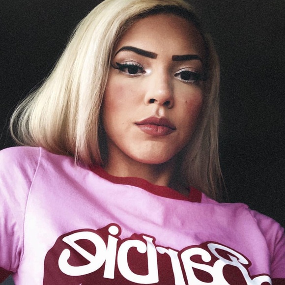 Red and Pink Barbie T-Shirt - Picture 1 of 3